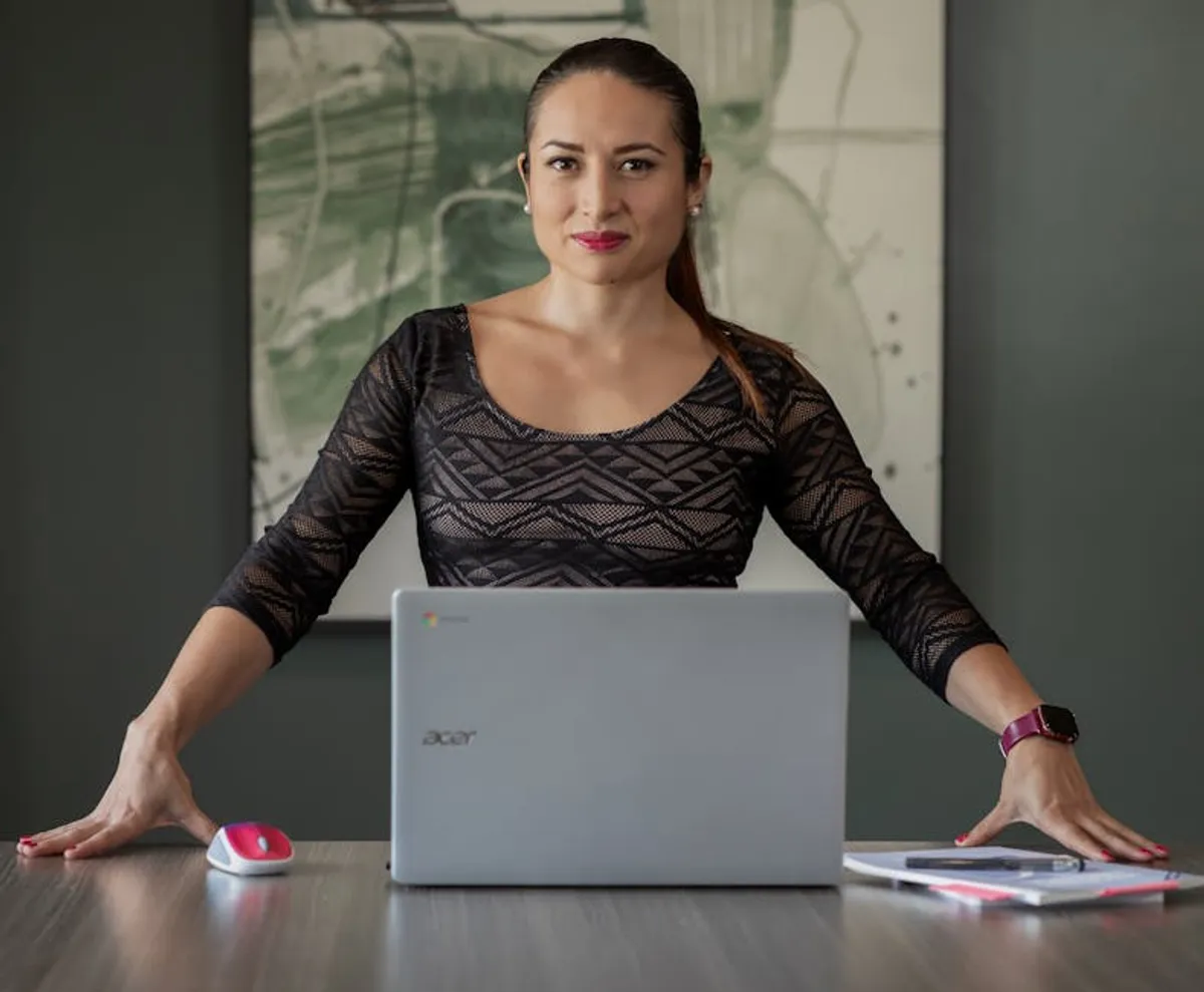 Rebecca Yarros Biography: Life, Work, and Influence